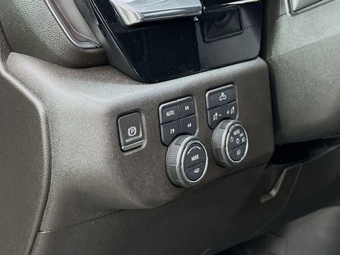 Used 2024 Chevrolet Silverado 2500 LT w/ Convenience Package image 11