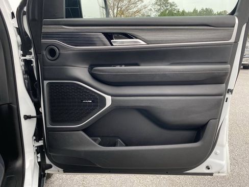 Used 2023 Jeep Wagoneer Series III w/ Preferred Equipment Group image 29