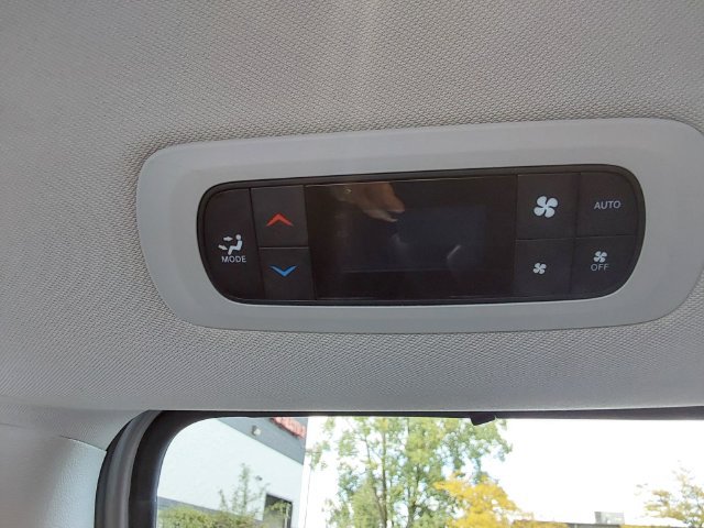 Used 2024 Chrysler Pacifica Touring-L FWD image 17