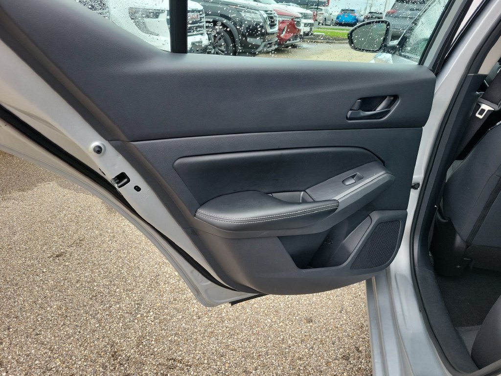 Used 2024 Nissan Altima 2.5 SV FWD image 14