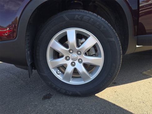 Used 2013 Kia Sorento LX image 24