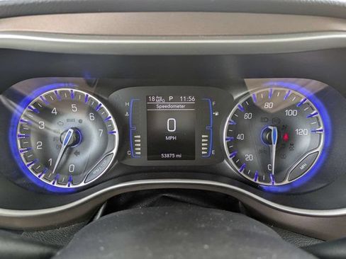 Used 2019 Chrysler Pacifica Touring-L FWD image 29