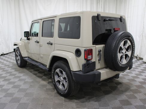 Used 2018 Jeep Wrangler Unlimited Sahara image 22
