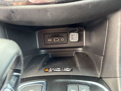 Used 2022 Chevrolet Equinox Premier AWD/4WD image 44