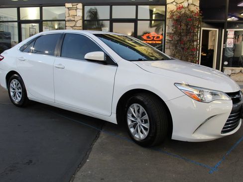 Used 2017 Toyota Camry LE FWD image 7