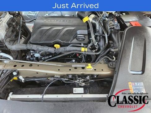 Used 2024 Chevrolet Trax LT w/ Sunroof Package image 40