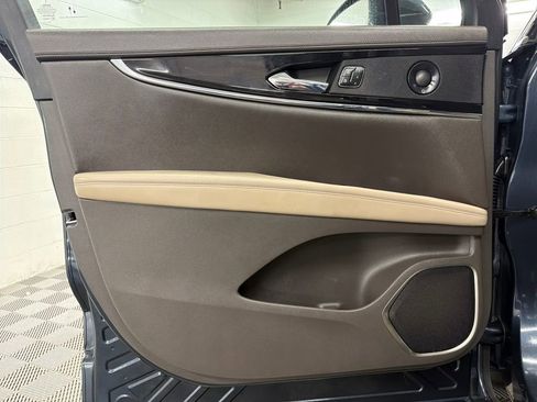 Used 2022 Lincoln Nautilus Reserve w/ Equipment Group 201A image 16