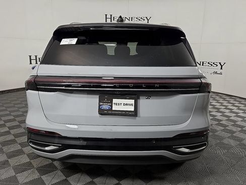 Used 2026 Lincoln Nautilus Reserve AWD/4WD image 5