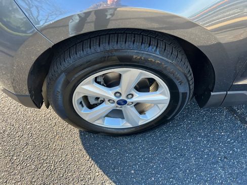 Used 2020 Ford Edge SE image 10