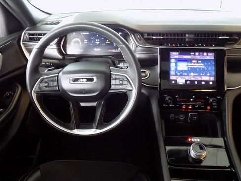 Certified 2023 Jeep Grand Cherokee Altitude image 12