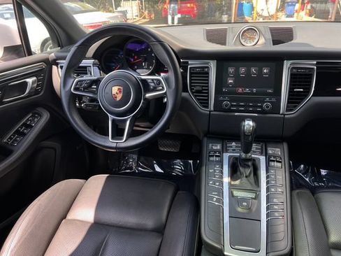 Used 2018 Porsche Macan AWD/4WD image 16