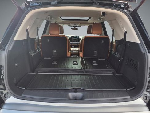 Used 2024 Nissan Pathfinder Platinum FWD image 14