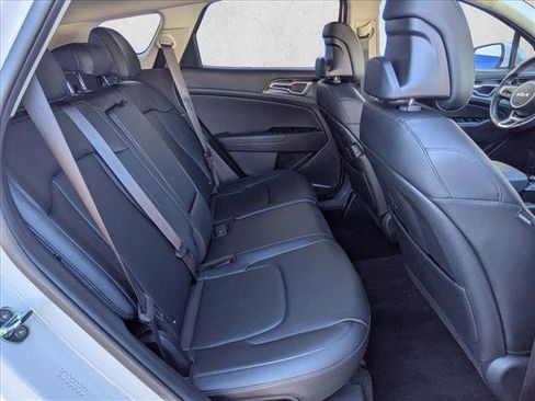 Used 2025 Kia Sportage EX w/ Premium Package image 21
