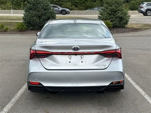 Used 2021 Toyota Avalon Limited image 4