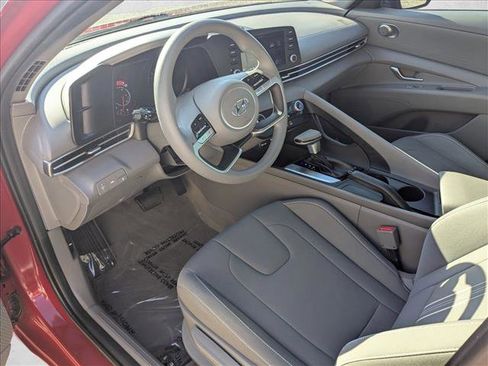 Used 2023 Hyundai Elantra SEL w/ Cargo Package image 9