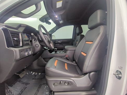 Used 2025 GMC Sierra 1500 AT4 w/ AT4 Premium Package AWD/4WD image 5