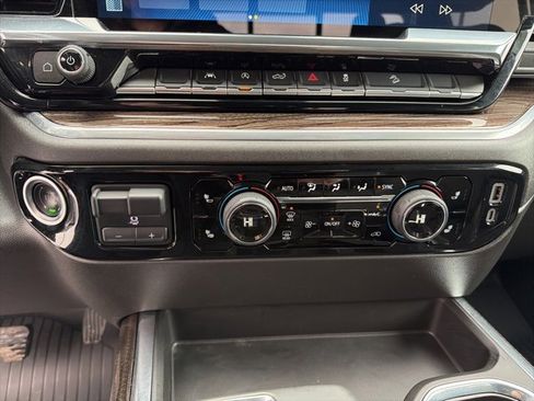 Used 2025 Chevrolet Silverado 1500 LT Trail Boss w/ Convenience Package II image 16