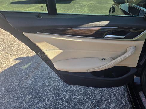 Used 2019 BMW 530i image 12