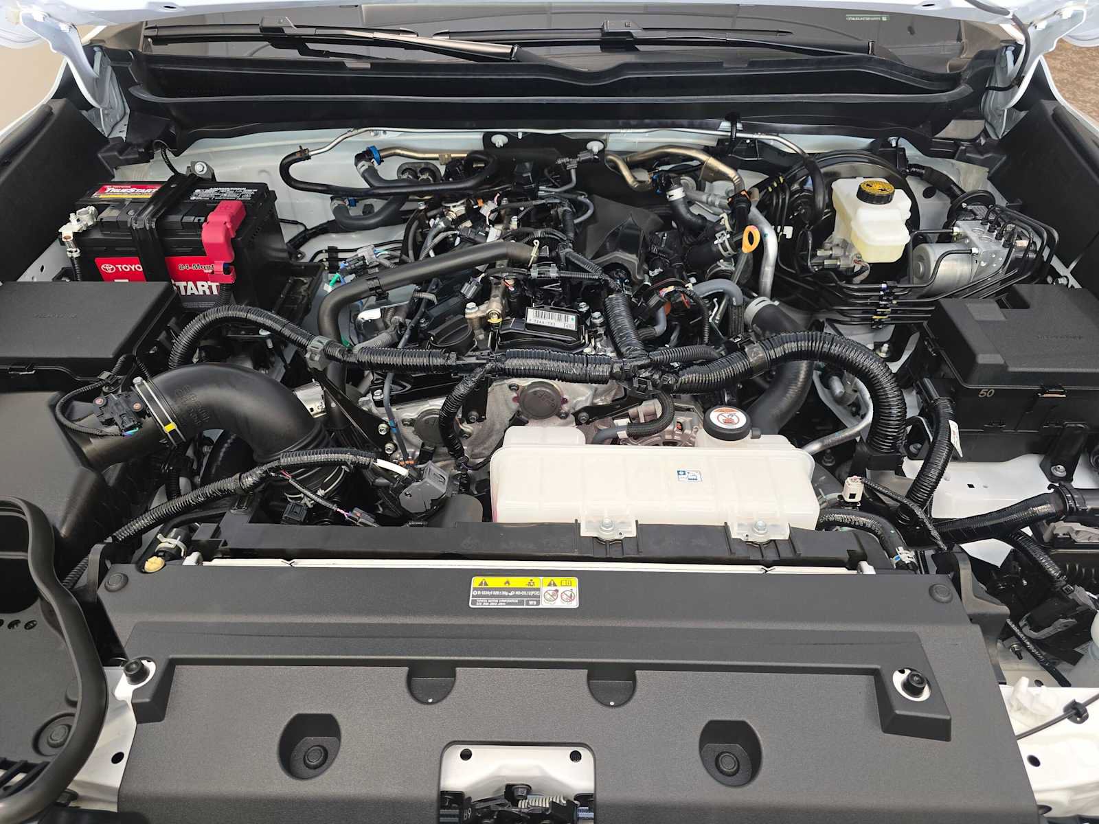 Certified 2025 Toyota Tacoma SR5 w/ SR5 Upgrade Package AWD/4WD image 9