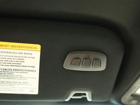 Used 2019 Lincoln Continental Select w/ Continental Climate Package image 28