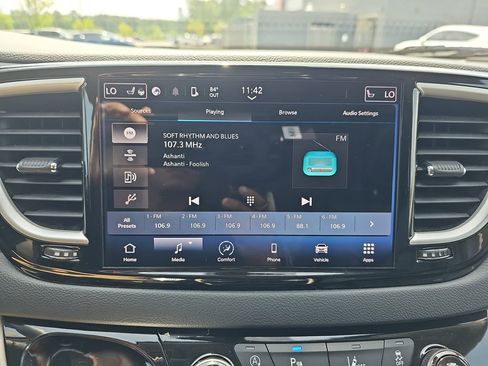 Used 2023 Chrysler Pacifica Touring-L FWD image 27
