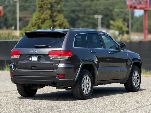 Used 2018 Jeep Grand Cherokee Laredo AWD/4WD image 9