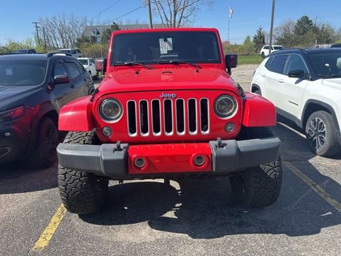 Used 2016 Jeep Wrangler Unlimited Sahara w/ Max Tow Package AWD/4WD image 6