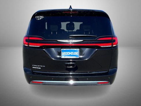 Used 2025 Chrysler Pacifica Select FWD image 6