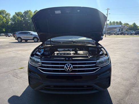 Used 2022 Volkswagen Tiguan SE AWD/4WD image 13