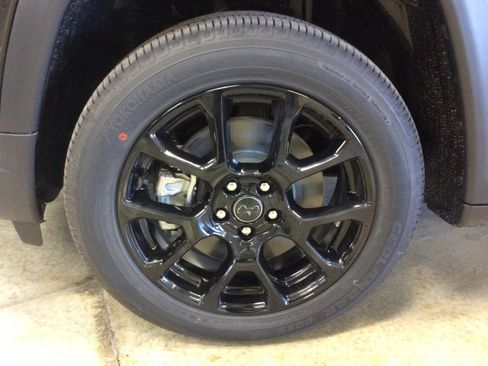 New 2026 Jeep Compass Latitude AWD/4WD image 9