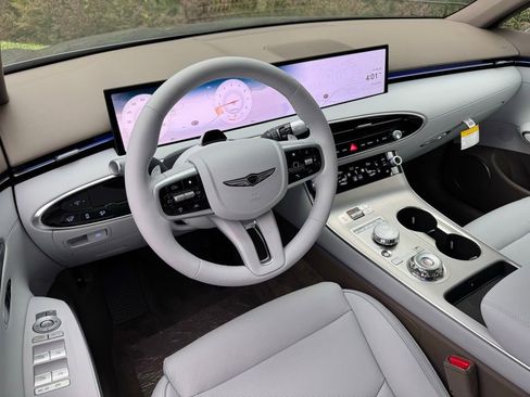 Used 2026 Genesis GV70 2.5T Advanced image 2