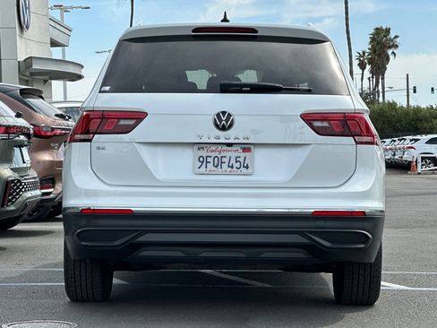 Certified 2023 Volkswagen Tiguan SE w/ Panoramic Sunroof Package image 5