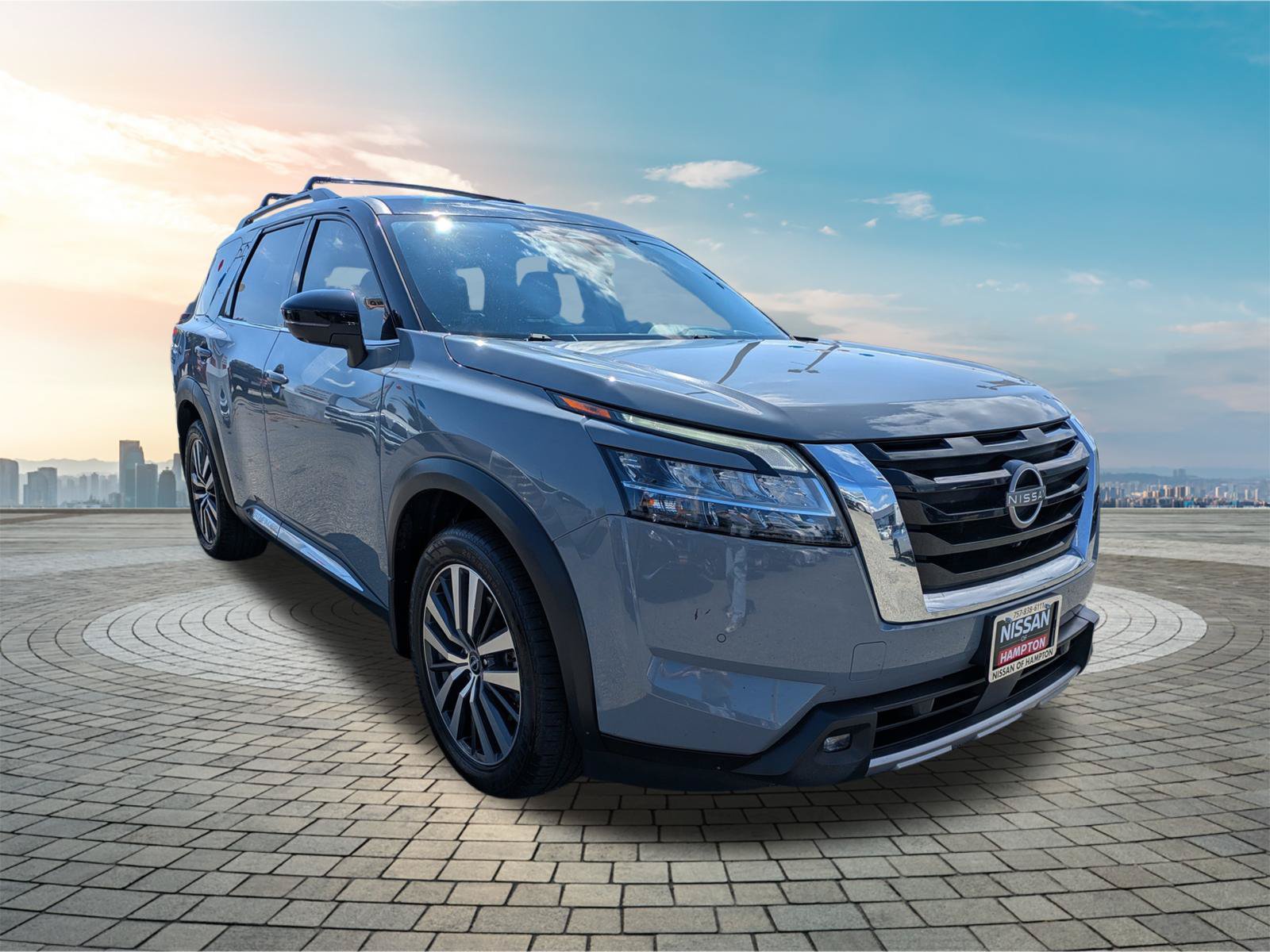 Used 2022 Nissan Pathfinder Platinum w/ Cargo Package FWD image 2