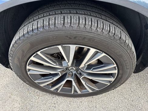 Used 2022 Volvo XC90 T5 Momentum w/ Protection Package Premier image 12