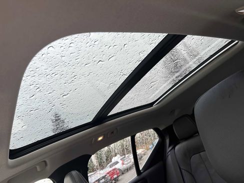 Used 2025 Volvo XC40 B5 Ultra w/ Climate Package image 22