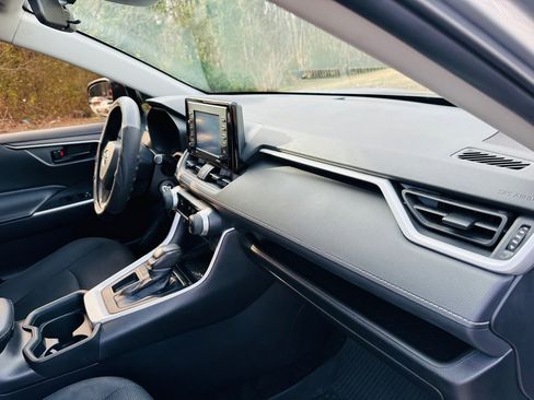 Used 2021 Toyota RAV4 LE image 22