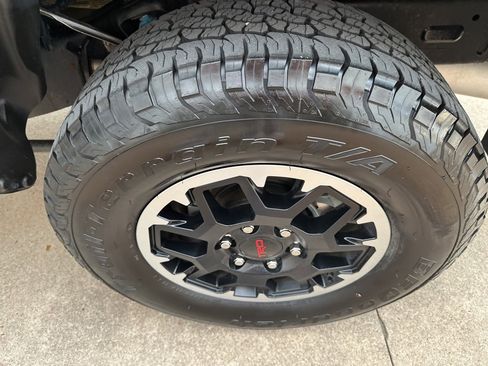 Used 2025 Toyota Tacoma TRD Off-Road image 21