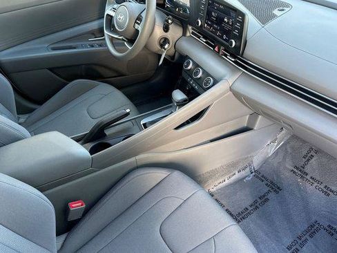 Certified 2026 Hyundai Elantra SE FWD image 16
