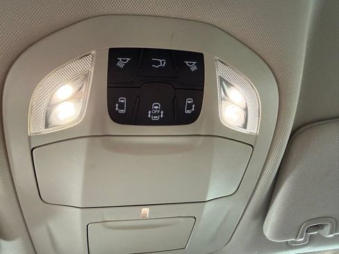 Used 2024 Chrysler Pacifica Touring-L FWD image 13