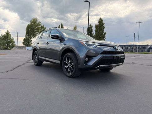 Used 2018 Toyota RAV4 SE AWD/4WD image 11