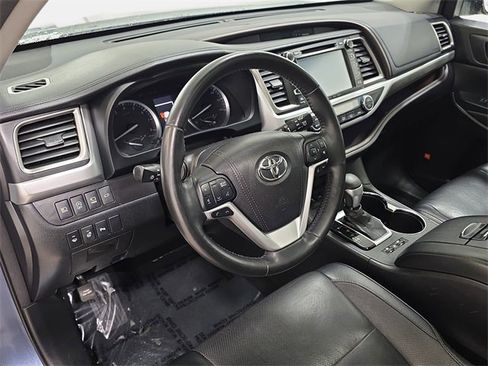 Used 2017 Toyota Highlander Limited Platinum image 16