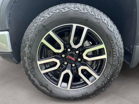 Used 2025 GMC Sierra 1500 AT4 w/ AT4 Premium Package AWD/4WD image 6