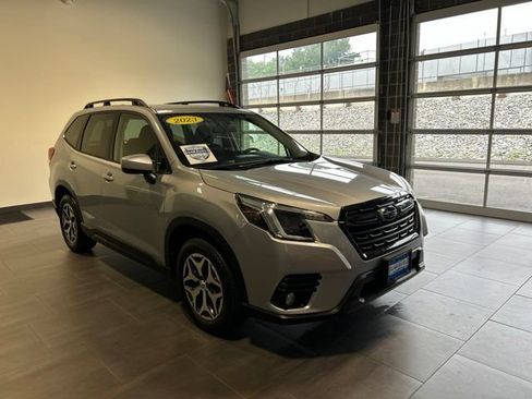 Used 2023 Subaru Forester Premium AWD/4WD image 5