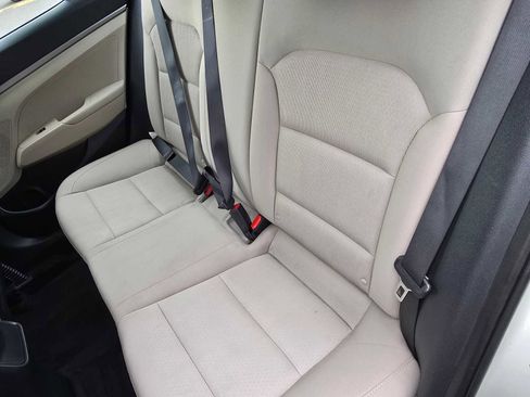 Used 2017 Hyundai Elantra SE image 19