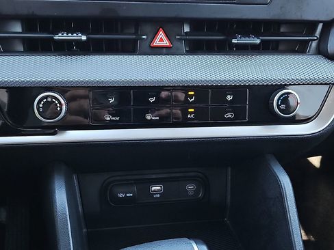 Used 2025 Kia Sportage LX image 26