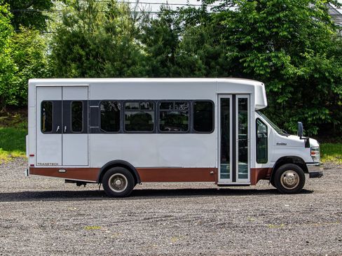 Used 2014 Ford E-450 and Econoline 450 Super Duty w/ Shuttle Bus Prep Package RWD image 9