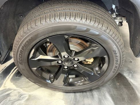 Used 2024 Jeep Grand Cherokee Limited w/ Black Appearance Package image 22