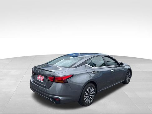 Used 2024 Nissan Altima 2.5 SV FWD image 36