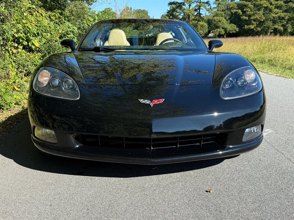 Used 2007 Chevrolet Corvette Coupe w/ Preferred Equipment Group RWD image 14