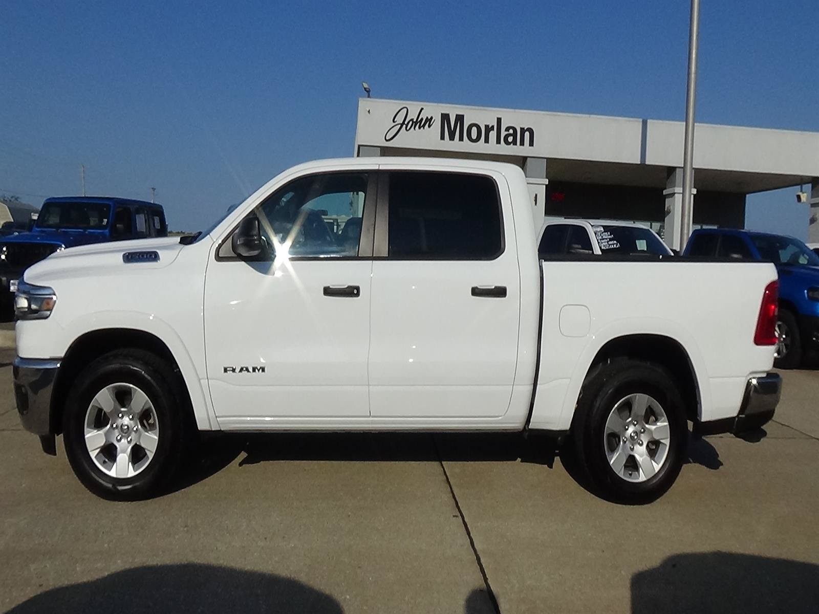 Used 2025 RAM 1500 Big Horn AWD/4WD image 1